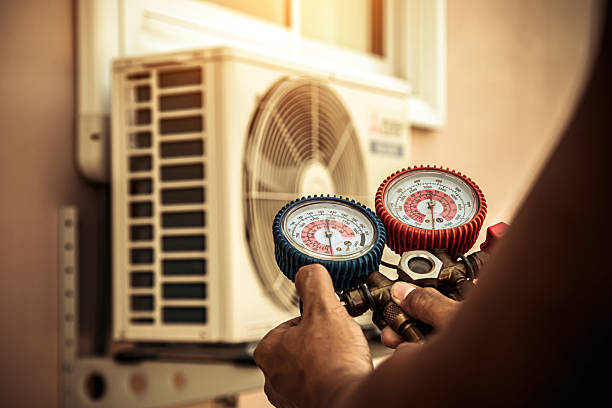 Professional Hvac Installation technician working in Lakeview, CA
